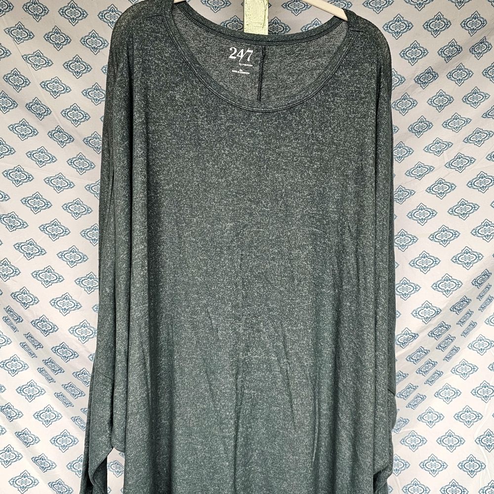 Maurice's 24/7 Dark Green/Gray Long Sleeve Top